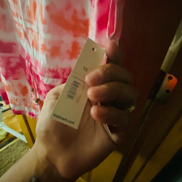 Flowy Tie-Dye Shirts! Plus Size - Picture 4 of 4